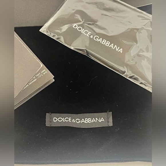 Dolce & Gabbana Gradient Lens Black Sunglasses and cloth,bag and clamshell case - Picture 10 of 15